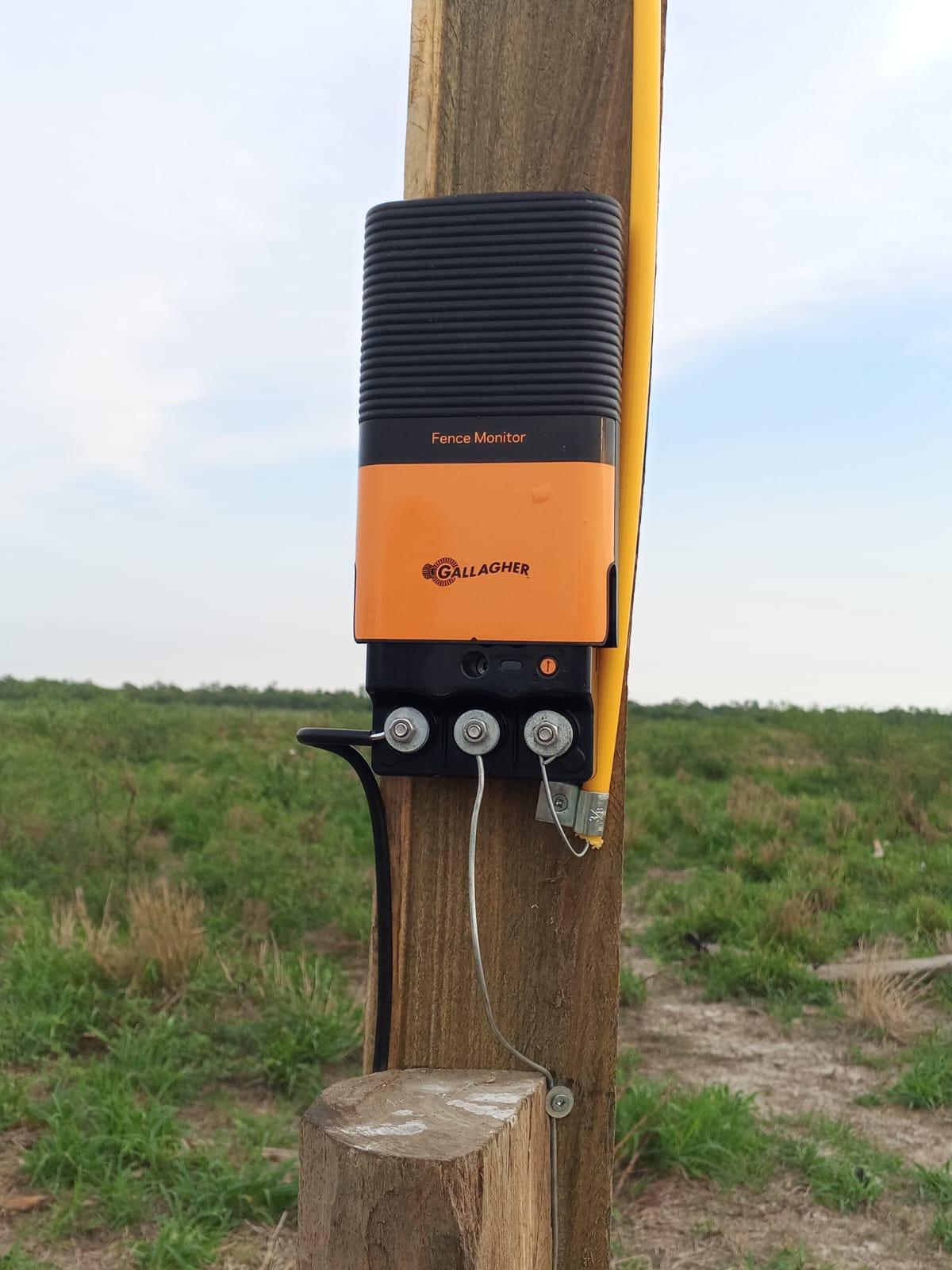 Electric fences with solar power